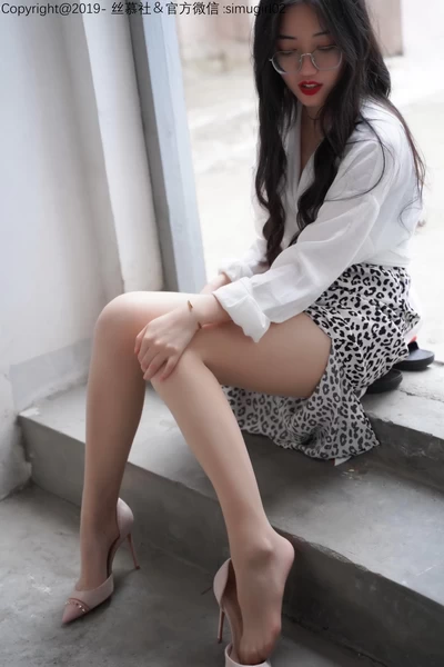 丝慕写真 SM015 双双《双双的豹纹吊带裙》