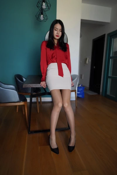 壹吻映画 YW001《红色衬衫-红红》