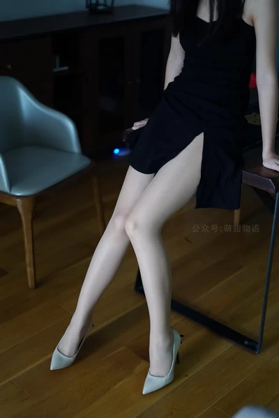 [萌甜物语]XM127《黑色开衩裙-苏苏》