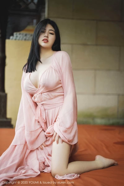 [尤蜜荟] Vol.523 娜露 粉嫩爆乳美女