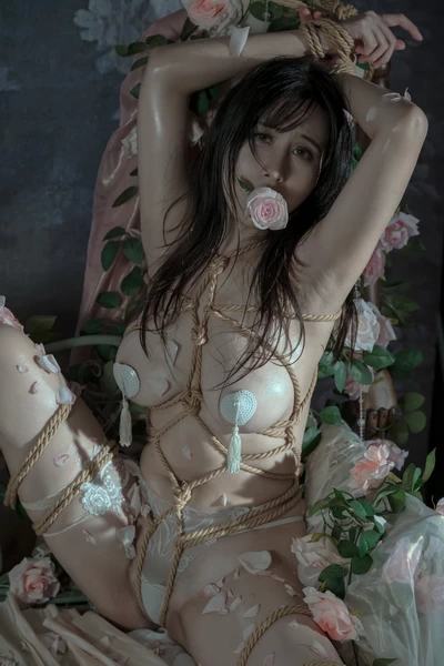 云溪溪 NO.023 奶桃 玫瑰绳艺