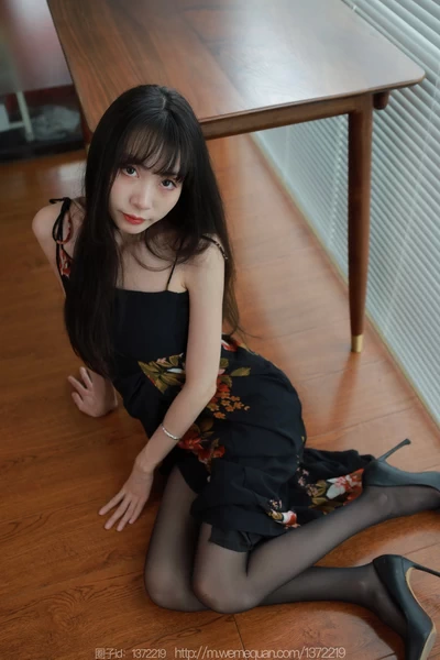 [IESS异思趣向]丝享家 1435 团团《黑色高跟鞋》