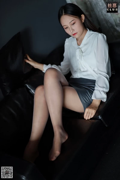 丝慕写真 SM087 模特：张小姐 天天一元《张小姐的灰sw》