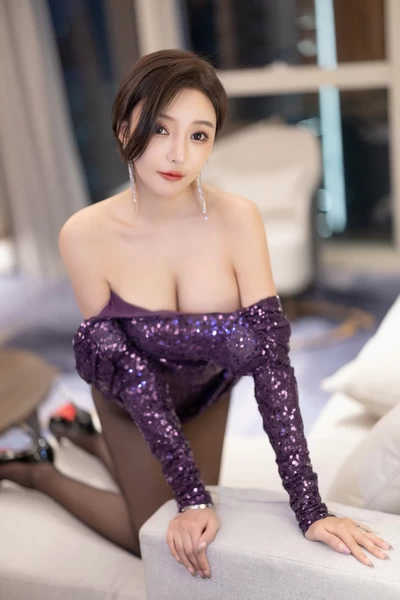 王馨瑶Yanni – NO.014 内购无水印 紫色亮片大露背